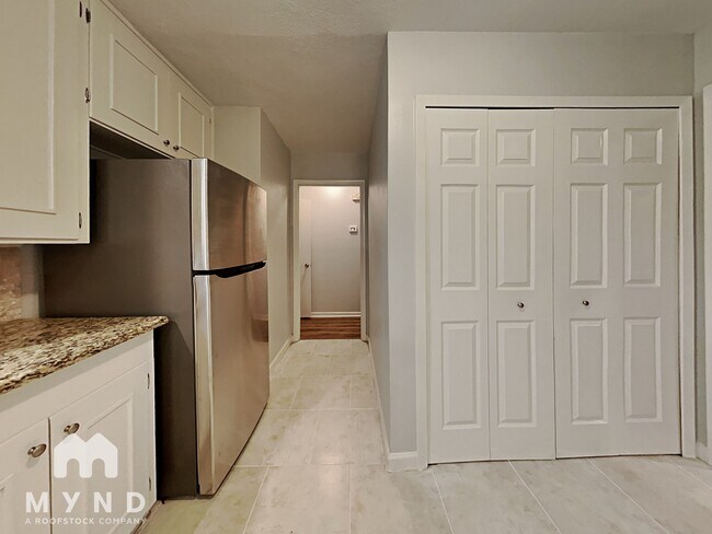 Foto del edificio - 5244 Greene Ave