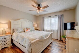 Building Photo - 5537 NE Gulfstream Way