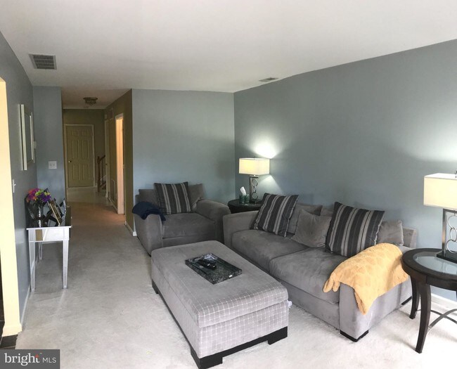 Foto del edificio - 272 Birch Hollow Dr