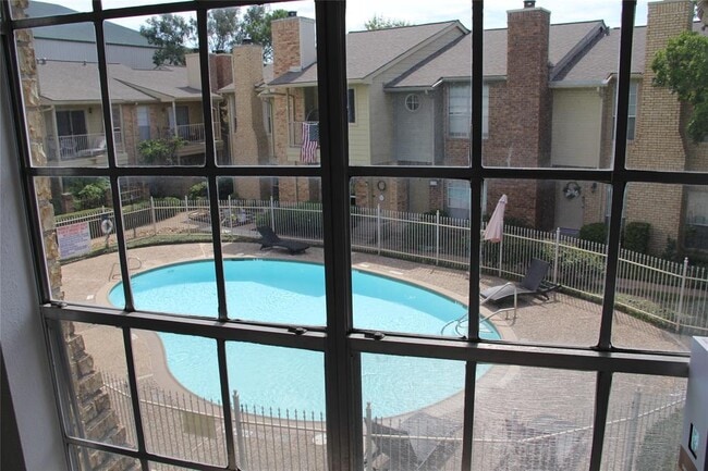 Building Photo - 11201 Lynbrook Dr
