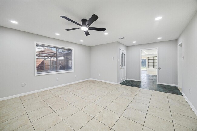 Foto del edificio - 1703 Raintree Dr
