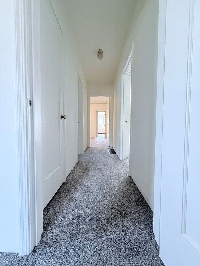 Walkway - 800 Cordilleras Ave