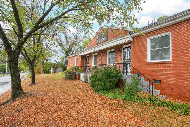 Foto del edificio - Charming West Nashville Home!