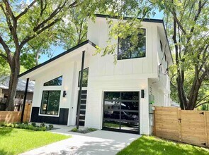 Building Photo - 2009 Canterbury St