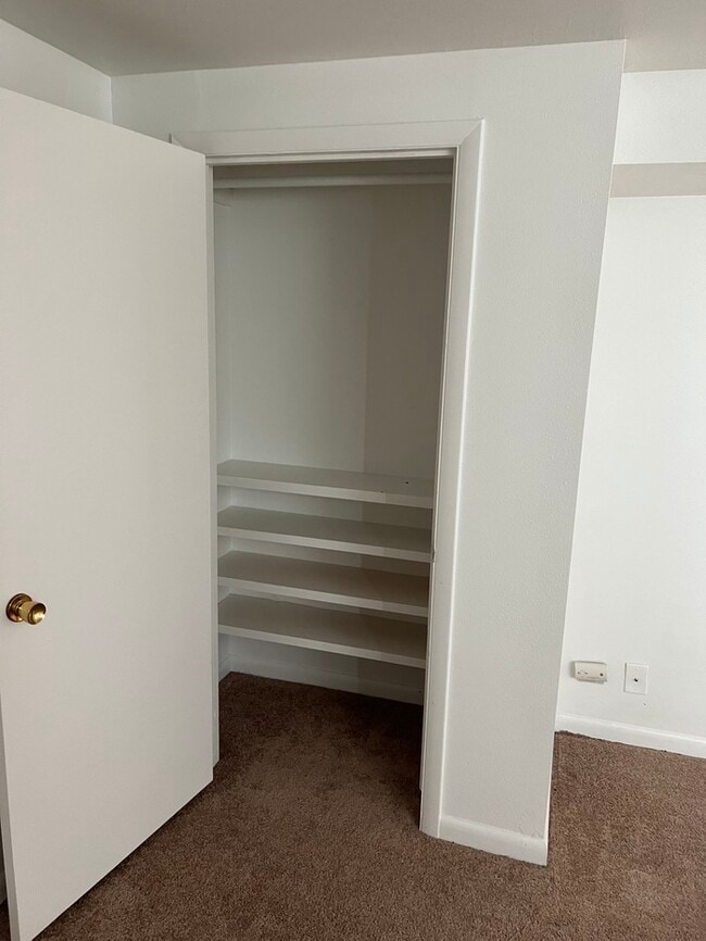 Building Photo - 2 bedroom apartment