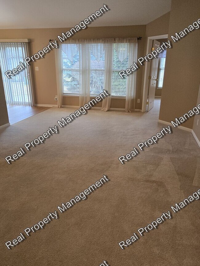 Foto del edificio - Maintenance Free Two Bedroom Townhome