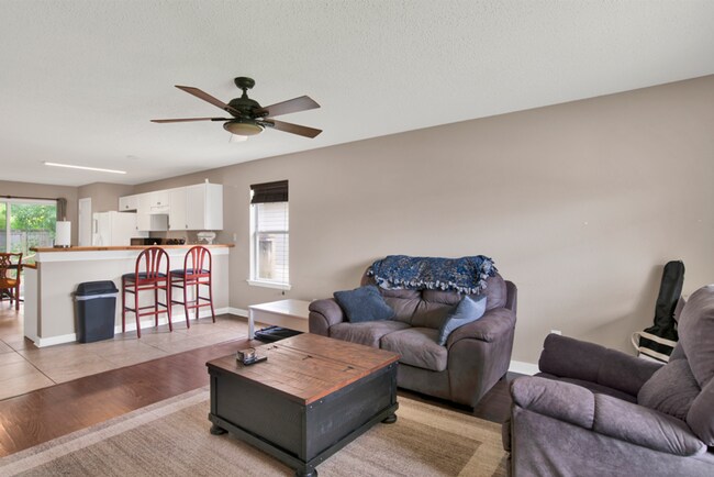 Foto del edificio - 3 Bed 2 Bath Home in Desired Neighborhood in West Pensacola