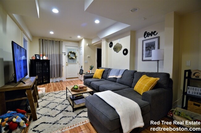 Foto del edificio - 195 Winthrop Rd