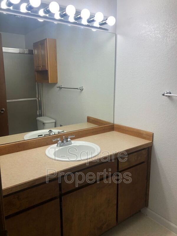 Foto del edificio - 7125 Rainier Dr