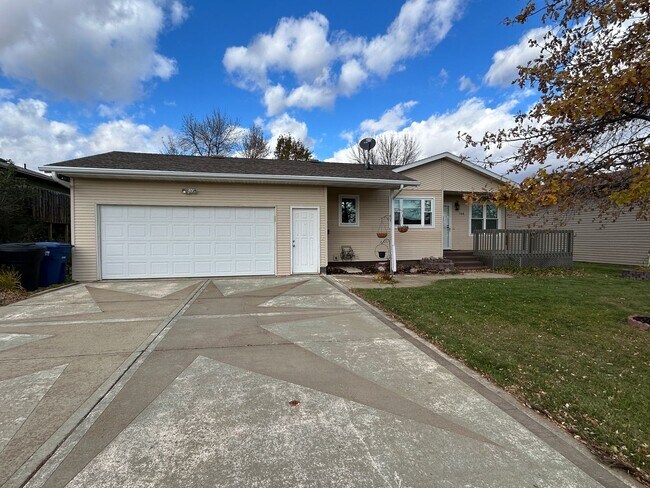 Building Photo - Spacious 5-Bedroom Family Haven with Modern Amenities