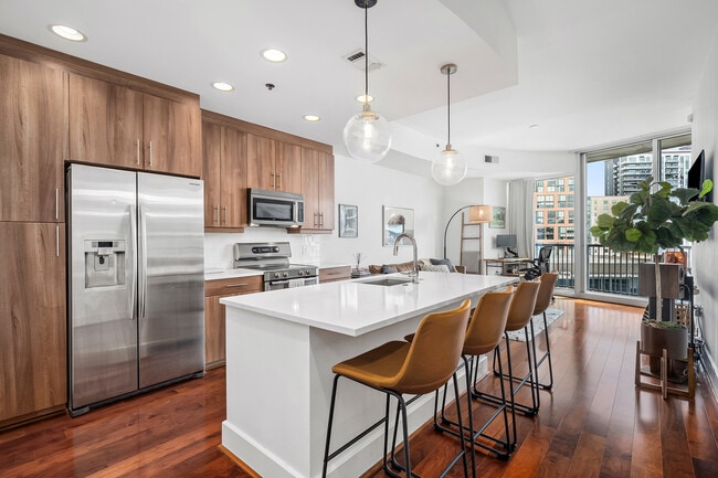 Photo - 1080 Peachtree St NE (Atlanta, GA) Apartment