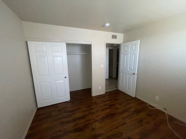 Foto del edificio - "Chic & Cozy 2-Bedroom Haven with Hardwood Charm in Las Vegas!"