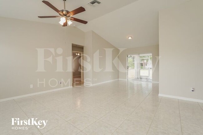 Foto del edificio - 2122 SE 8th Pl