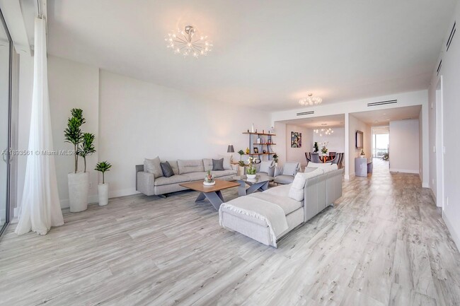 Foto del edificio - 10203 Collins Ave