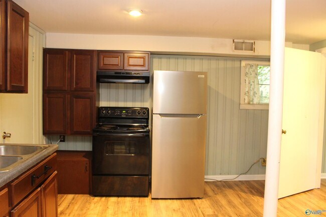 Foto del edificio - 2702 Evergreen St SE