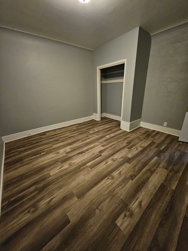 Building Photo - Lower 3 bedroom unit