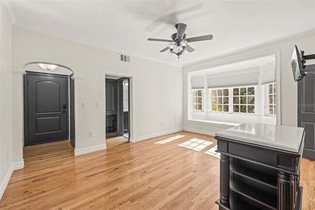 Foto del edificio - 2117 W Dekle Ave