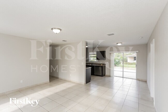 Foto del edificio - 18931 NW 33rd Pl