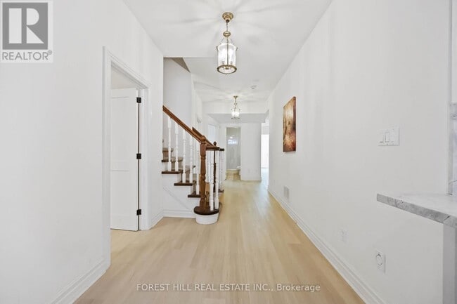 Building Photo - 42 Cotswold Crescent