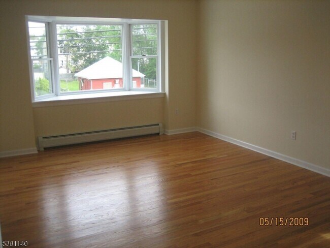 Building Photo - 154 Martha Ave