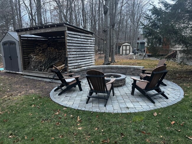 Foto del edificio - 159 Tommy's Ln