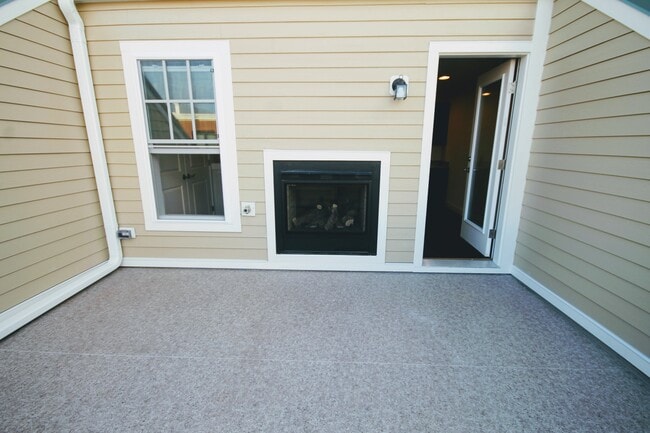Patio with 2-way gas fireplace, 4th floor - 1305 Van Valkenburgh Ln