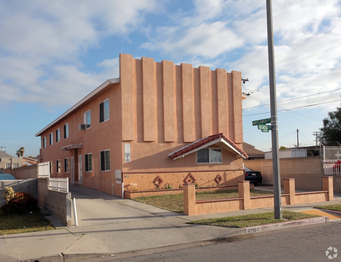 Primary Photo - 4715 Acacia St