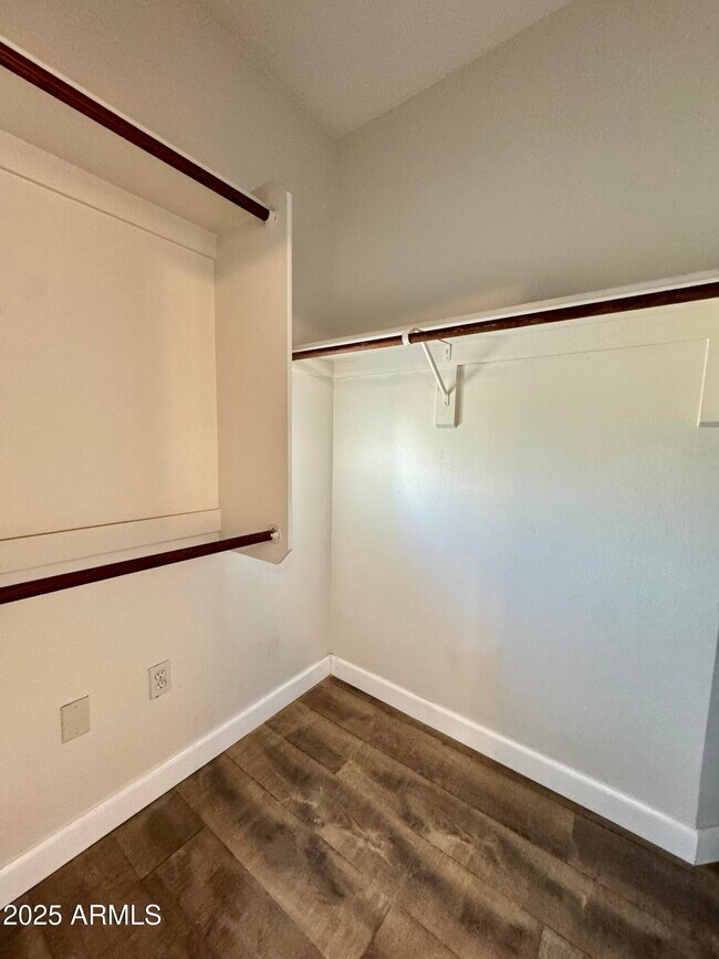 Foto del edificio - 1701 E Colter St