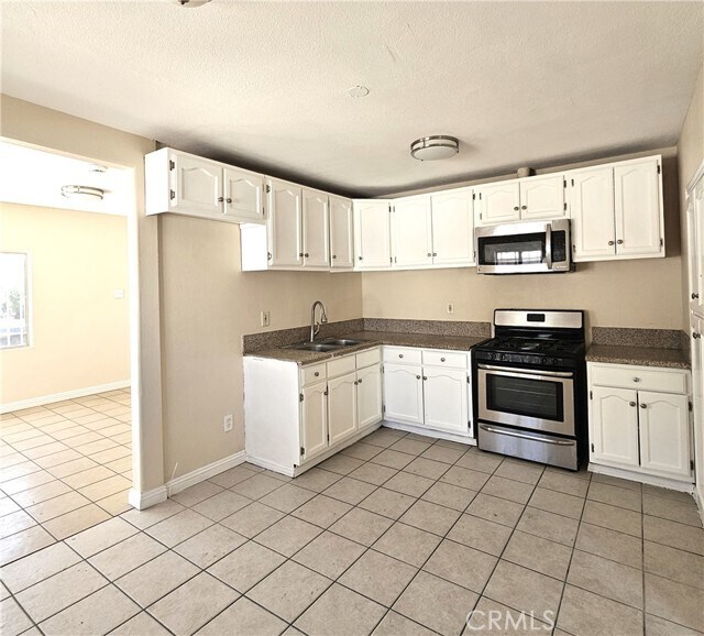 Foto del edificio - 1445 W 82nd St