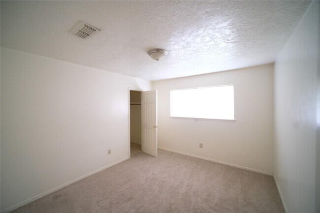 Foto del edificio - 12327 Shannon Hills Dr