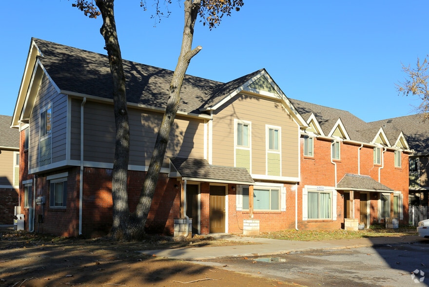 Windsor Village Apartments - 5204 E 47th Pl Tulsa, OK 74135