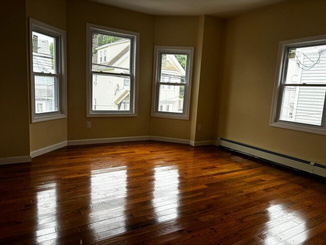 Building Photo - 156 Willow St