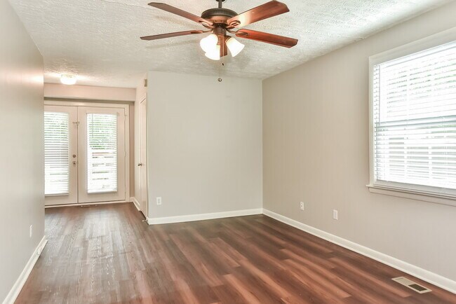 Foto del edificio - 225 Jackson Ave