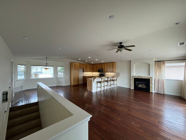 Foto del edificio - Amazing Views! Nice Spacious 2 Story Home ...