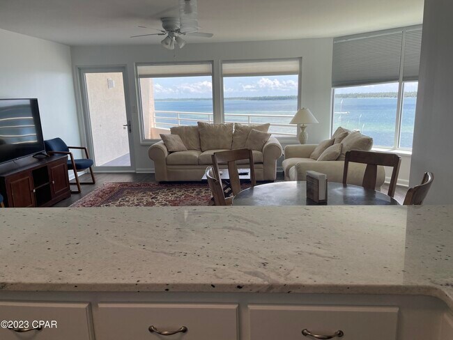 Foto del edificio - 324 E Beach Dr