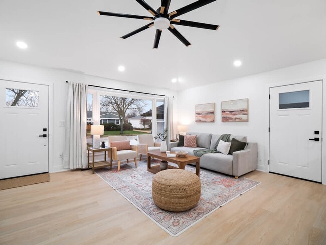 Foto del edificio - 4155 Ascot Ln