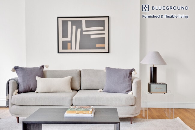 Building Photo - 302 8th Ave