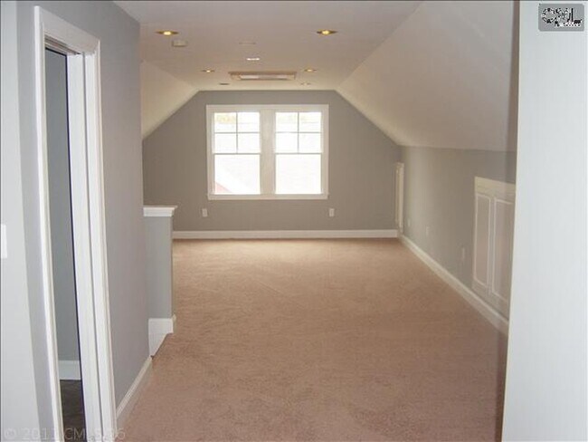Building Photo - 327 Lake Carolina Blvd