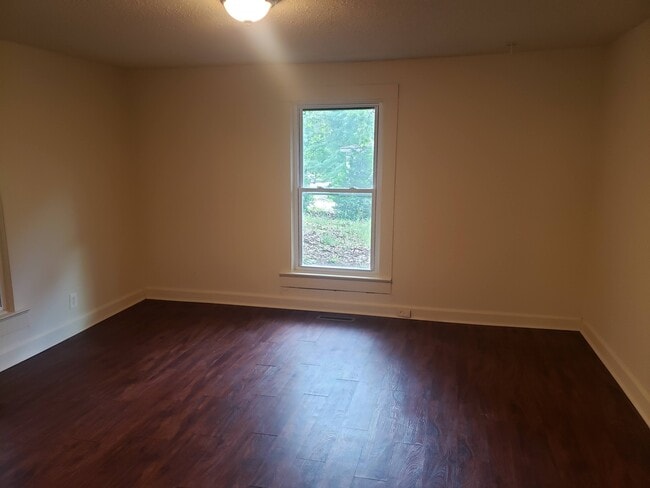 Building Photo - 130 White Horse Road Ext