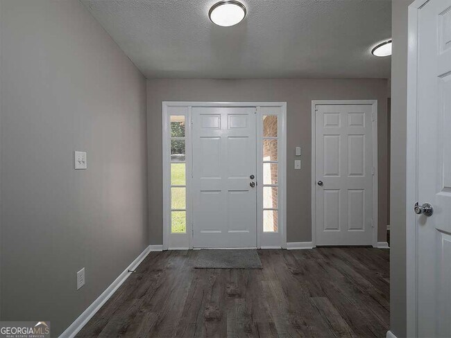 Building Photo - 581 Autumn Ln