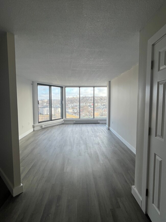 Building Photo - ONE BEDROOM APARTMENT LOCATED IN THE HEART...