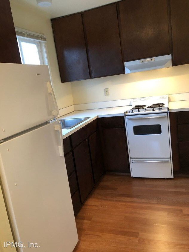 Primary Photo - 1247 W 8th Ave