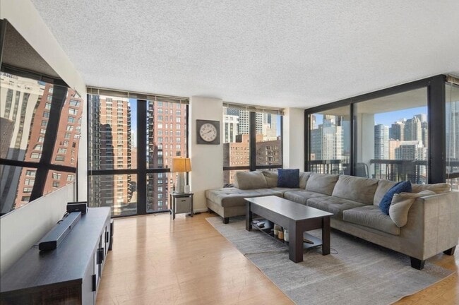Building Photo - 1122 N Clark St