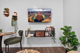 Building Photo - 4225 N 32nd Pl