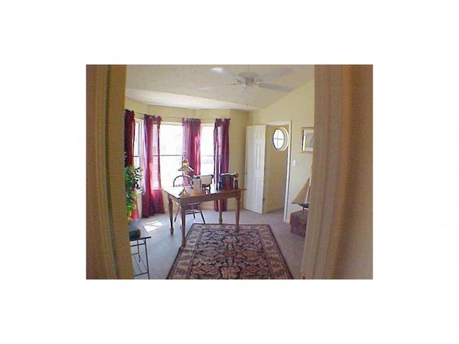 Foto del edificio - 9485 Meadow Woods Ln