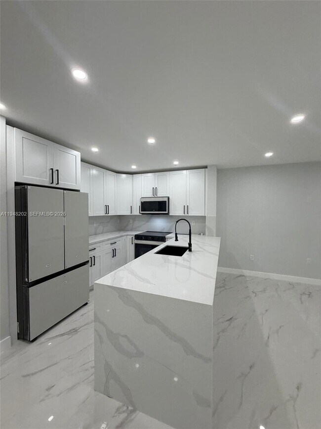 Foto del edificio - 1085 NW 191st St