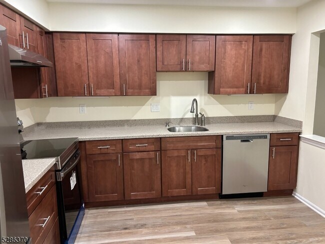 Building Photo - 188 Windsor Pl