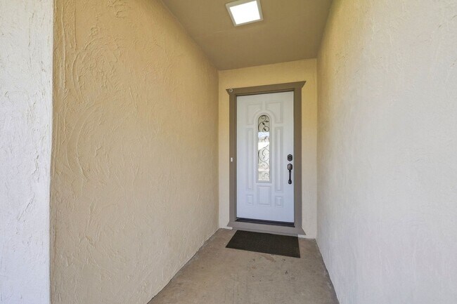 Foto del edificio - 560 Glenburry Way