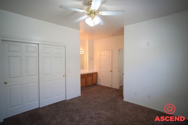 Foto del edificio - 548 Yellow Meadow Ct