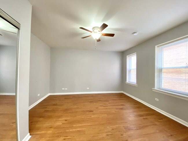 Foto del edificio - 4241 N Kenmore Ave